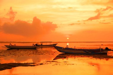 Güney sabah erken ve okyanus sunrise, sunrise Bali