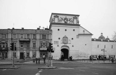 Ocak ayı kış günü eski Vilnius, Gate of Dawn caddeleri üzerinde