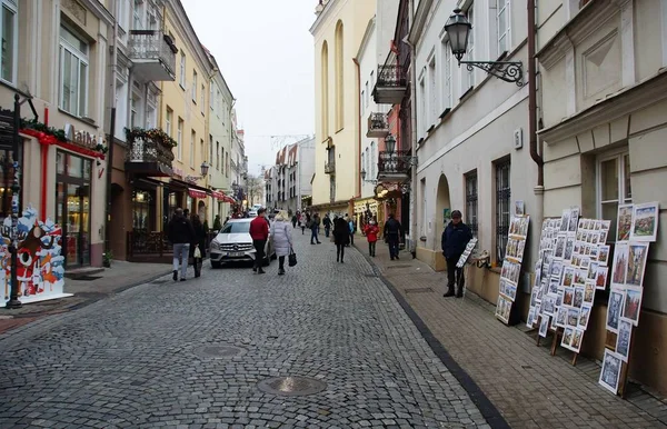 Markt Van Winter Dag Kunstenaars Een Smal Straatje Het Oude — Stockfoto