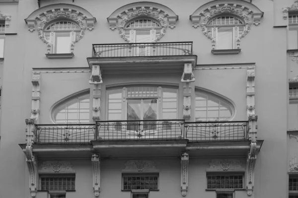 Fragmento Fachada Apartamento Art Nouveau Riga Albert Street Ventanas Balcón — Foto de Stock