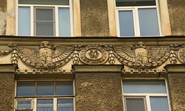 Fragmento Fachada Estilo Art Nouveau Com Uma Coruja Casa Apartamento — Fotografia de Stock