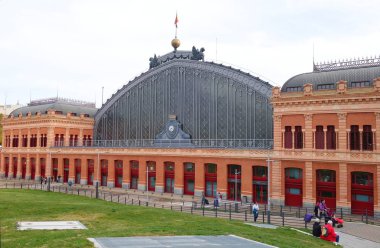 Madrid Atocha istasyonu ana Cephesi