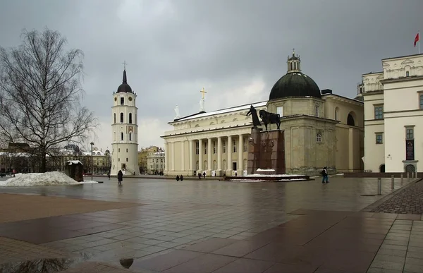 Quente Dia Janeiro Praça Catedral Vilnius — Fotografia de Stock