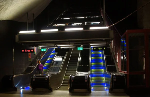 스톡홀름에 있는 지하철 의 핼 론 버겐 역 — 스톡 사진