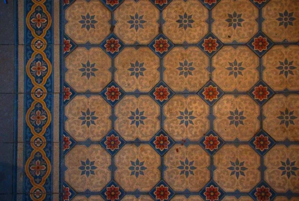Fragment of the floor decoration on the main staircase of the building in the Art Nouveau style on 7th Krasnoarmeiskaya Street — Stock Photo, Image