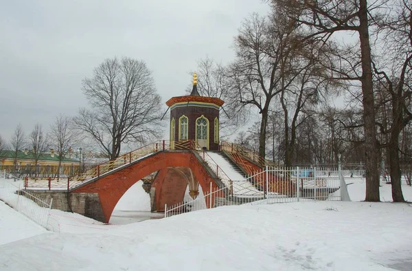 Mars promenad i parken Alexandrovsky i Tsarskoye Selo — Stockfoto