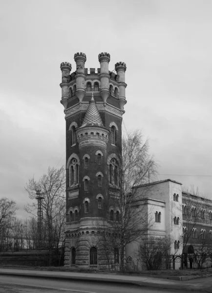 Water tower of the Obukhovsky plant on Oktyabrskaya Embankment — Stock Photo, Image