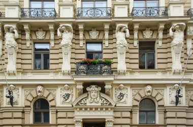 Elizabeth Caddesi'nde bir konut binasının Art Nouveau tarzı cephe parçası