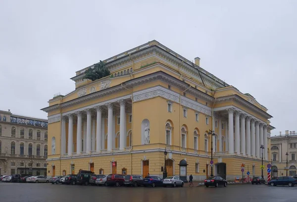 Budova Alexandrinského divadla na Ostrovském náměstí — Stock fotografie