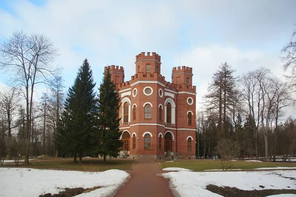 Caminata de marzo en Alexandrovsky Park en Tsarskoe Selo — Foto de Stock
