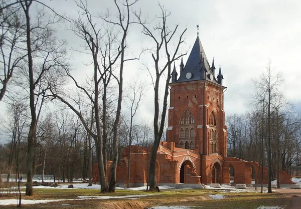 Caminhe no fim do março no Parque Alexandrovsky em Tsarskoe Selo — Fotografia de Stock