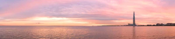 Летний вечер и закат над Финским заливом — стоковое фото