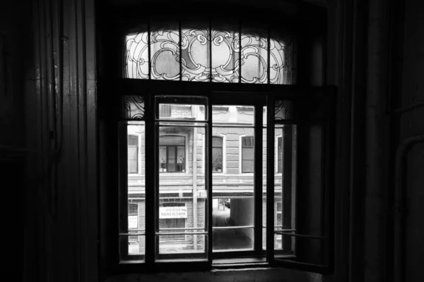 Edifício de apartamentos de Baka em estilo Art Nouveau na rua Kirochnaya, em São Petersburgo, interior da escada principal , — Fotografia de Stock