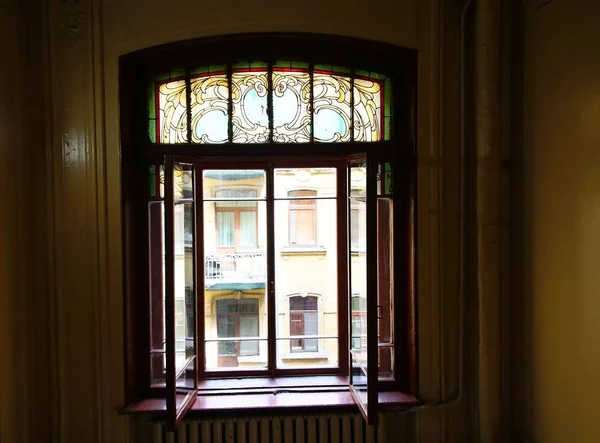 Edificio de apartamentos de Baka en estilo Art Nouveau en la calle Kirochnaya en San Petersburgo, interior de la escalera principal , —  Fotos de Stock