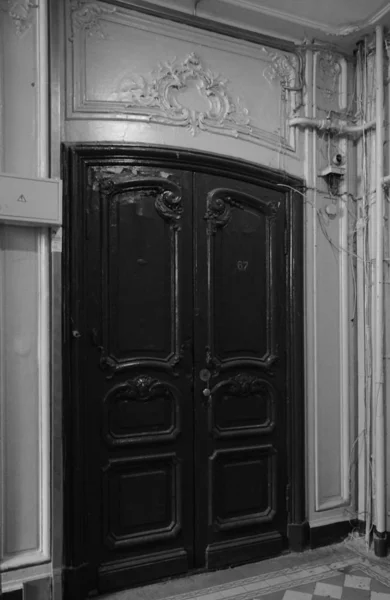 Edificio de apartamentos de Baka en estilo Art Nouveau en la calle Kirochnaya en San Petersburgo, el interior de la gran escalera —  Fotos de Stock