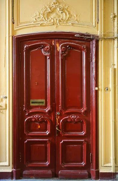 Baka 's wohnhaus im jugendstil in der kirochnaya straße in st. petersburg, innenraum der großen treppe — Stockfoto