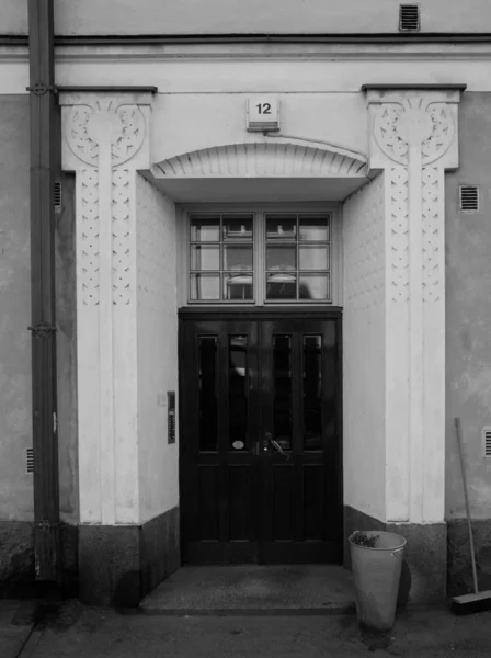 Art Nouveau entrance to a residential building on Katajanokka Island — Stock Photo, Image