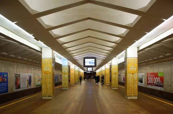 Wnętrze stacji metra Yakub Kolas Square — Zdjęcie stockowe