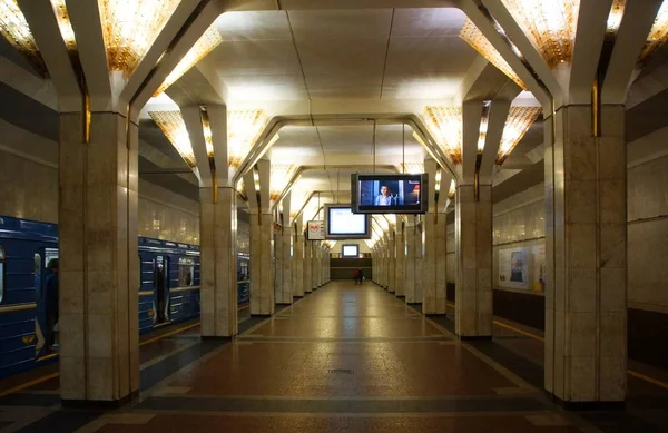 Interior da estação de metro Praça da Vitória — Fotografia de Stock