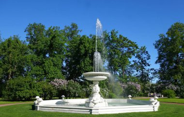 Ekaterininsky Park 'ta mermer çeşme vaza
