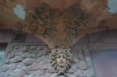 Art Nouveau tarzında cephe parçası, Bronnitskaya sokak üzerinde ev Kulikova