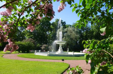 Ekaterininsky Park 'ta mermer çeşme vaza