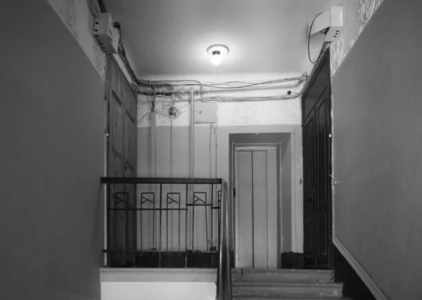 Interno in stile Liberty, frammento della scala della Casa Volkenstein in Lenin Street — Foto Stock