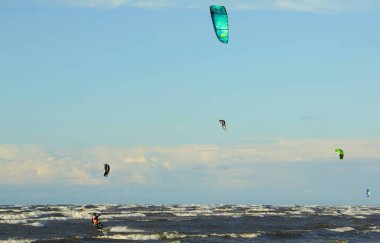 Letonya'da Uçurtma Sörfü