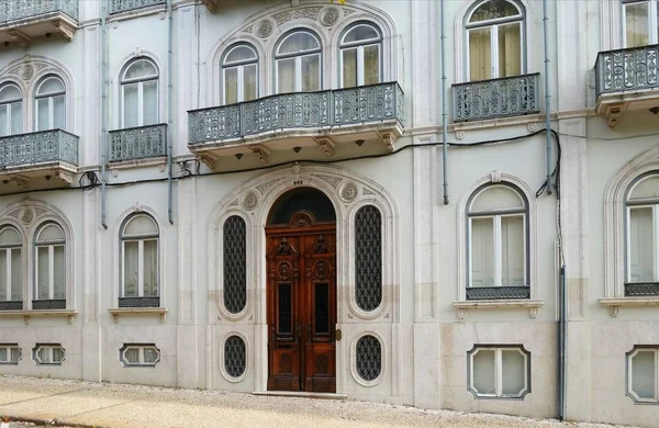 Fragment der Fassade eines historischen Gebäudes in Lissabon — Stockfoto