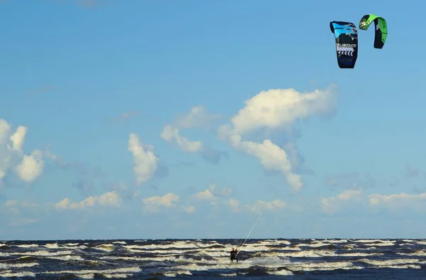 Kitesurfen in Letland — Stockfoto
