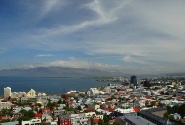 Çan Kulesi yüksekliğinden Reykjavik merkezinin görünümü