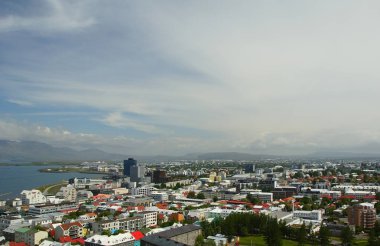 Çan Kulesi yüksekliğinden Reykjavik merkezinin görünümü