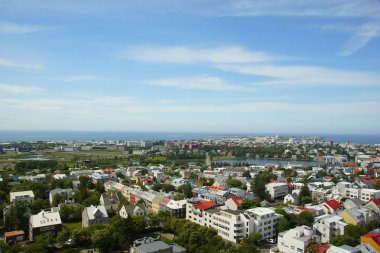 Çan Kulesi yüksekliğinden Reykjavik merkezinin görünümü
