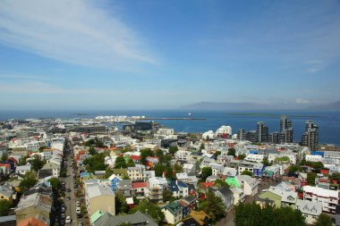 Çan Kulesi yüksekliğinden Reykjavik merkezinin görünümü