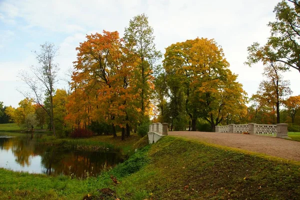 Tyst septembermorgon och en promenad i Tsarskoye Selo — Stockfoto