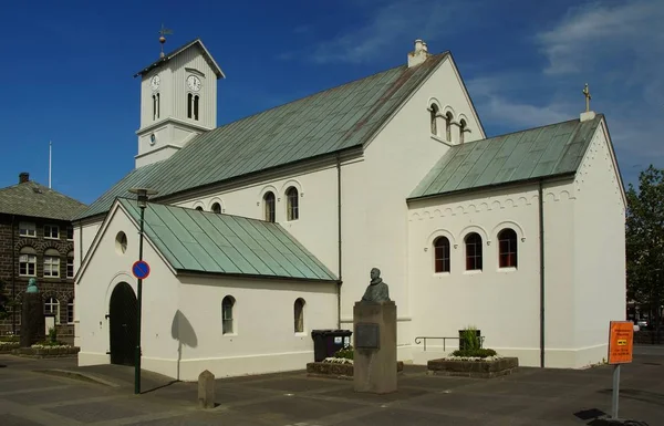 Verão dia ensolarado e Reykjavik — Fotografia de Stock