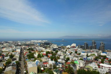 Çan Kulesi yüksekliğinden Reykjavik merkezinin görünümü