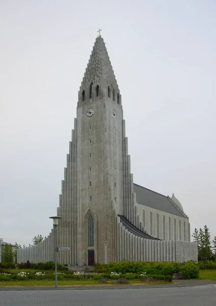 Soirée à Reykjavik et Hallgr Xomskirkja — Photo