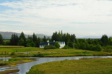 İzlanda 'nın güneyinde yaz güneşli bir gün