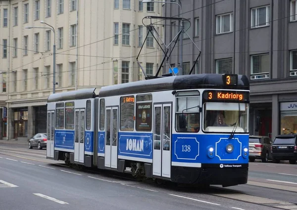 Mei zondag en stad tram op straat — Stockfoto