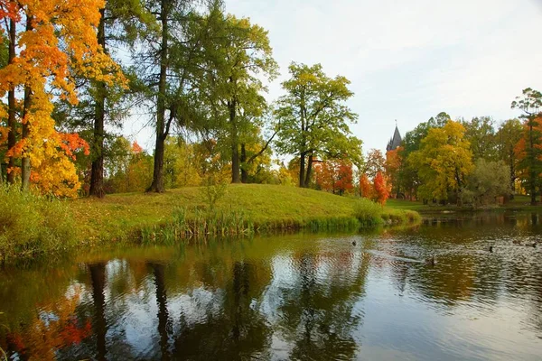 Tranquilo mañana de septiembre y un paseo en Tsarskoye Selo — Foto de Stock