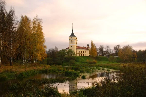 Październikowy wieczór i spacer po parku Mariental — Zdjęcie stockowe