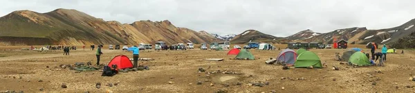 Manhã fria de verão no vale de Landmannalaugar, no sul da Islândia — Fotografia de Stock