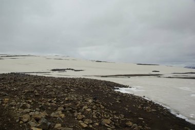 Gezgin Landmannalaugar - Hoskuldskali ve güzel kar manzaraları