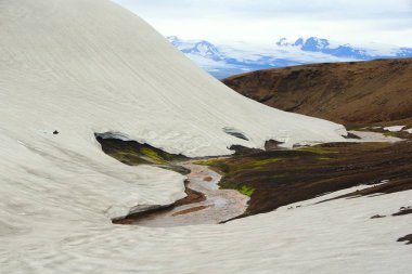 Serin bir sabah, renkli dağlar, yürüyüş Landmannalaugar - Hoskuldskali