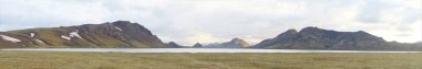 Alftavatn Gölü ve serin bir yaz akşamı