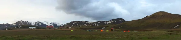 Bela paisagem junto ao lago da montanha Alftavatn — Fotografia de Stock