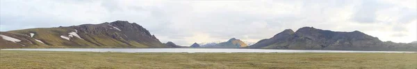 Lago Alftavatn e uma noite de verão fresco — Fotografia de Stock