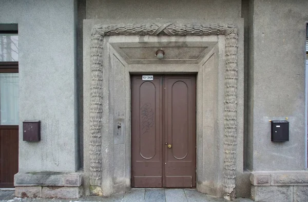 Fragment Der Fassade Eines Wohnhauses Der Innenstadt Haustür — Stockfoto