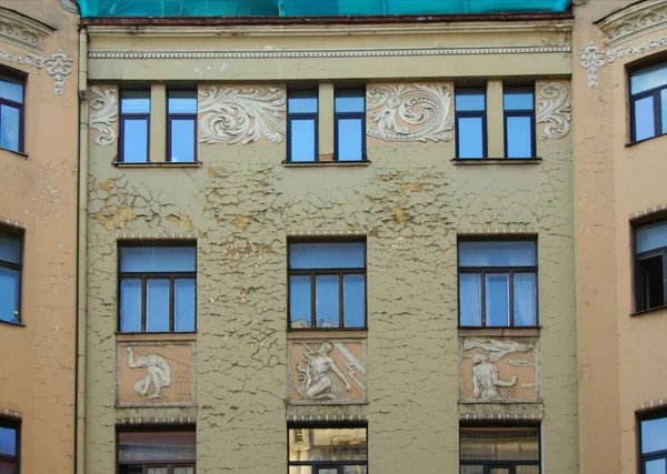 Fragment Der Fassade Eines Historischen Jugendstilgebäudes Der Innenstadt — Stockfoto